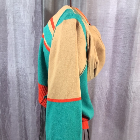 80's style color block crop top. - Picture 3 of 3